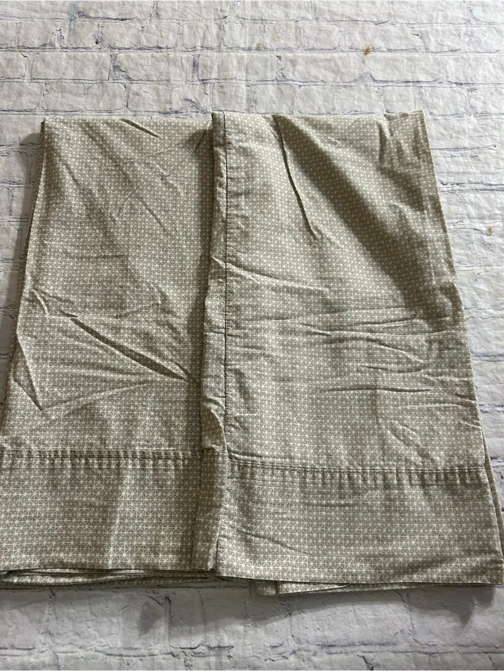 THOMAS O’BRIEN VTG  MODERN 100% COTTON BEIGE/SMALL WHITE DOTS PILLOW CASES KING